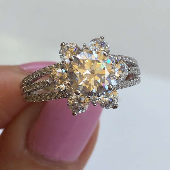 Jewelry - 18k white gold diamond halo engagement bridal ring